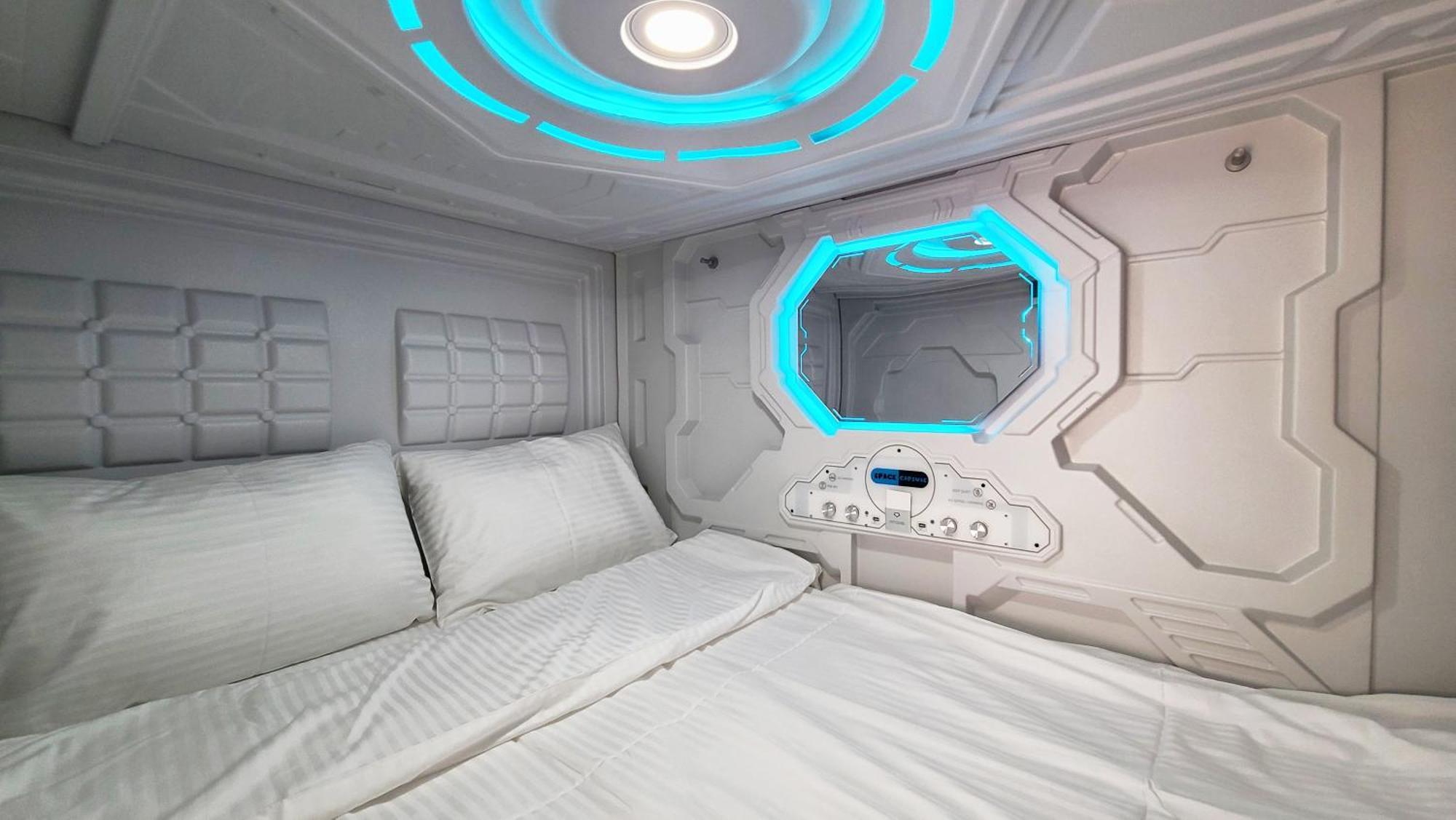 Capsula Hotel Erivan Exterior foto