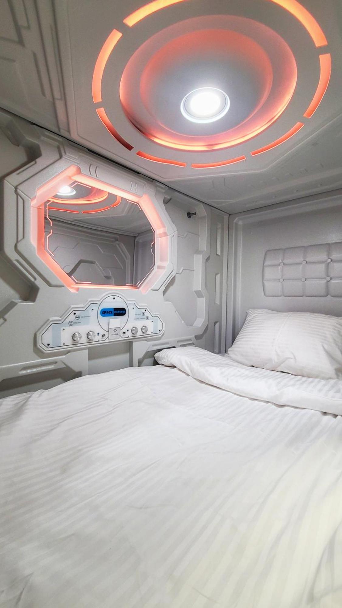 Capsula Hotel Erivan Exterior foto