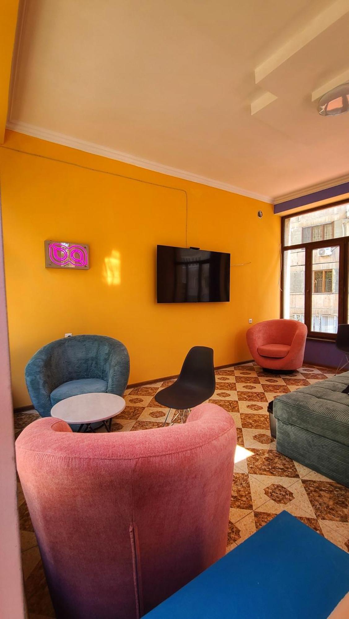 Capsula Hotel Erivan Exterior foto