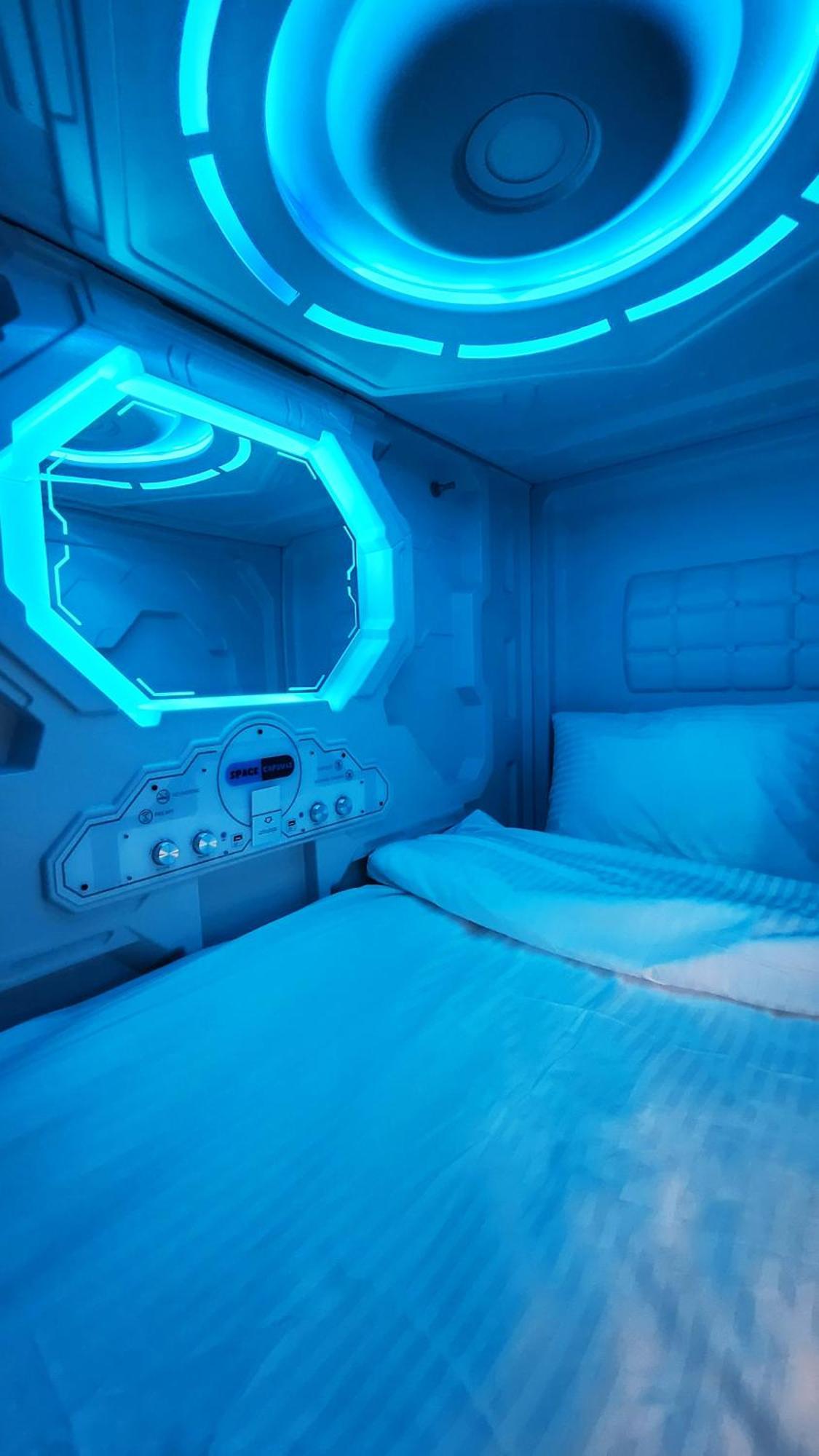Capsula Hotel Erivan Exterior foto