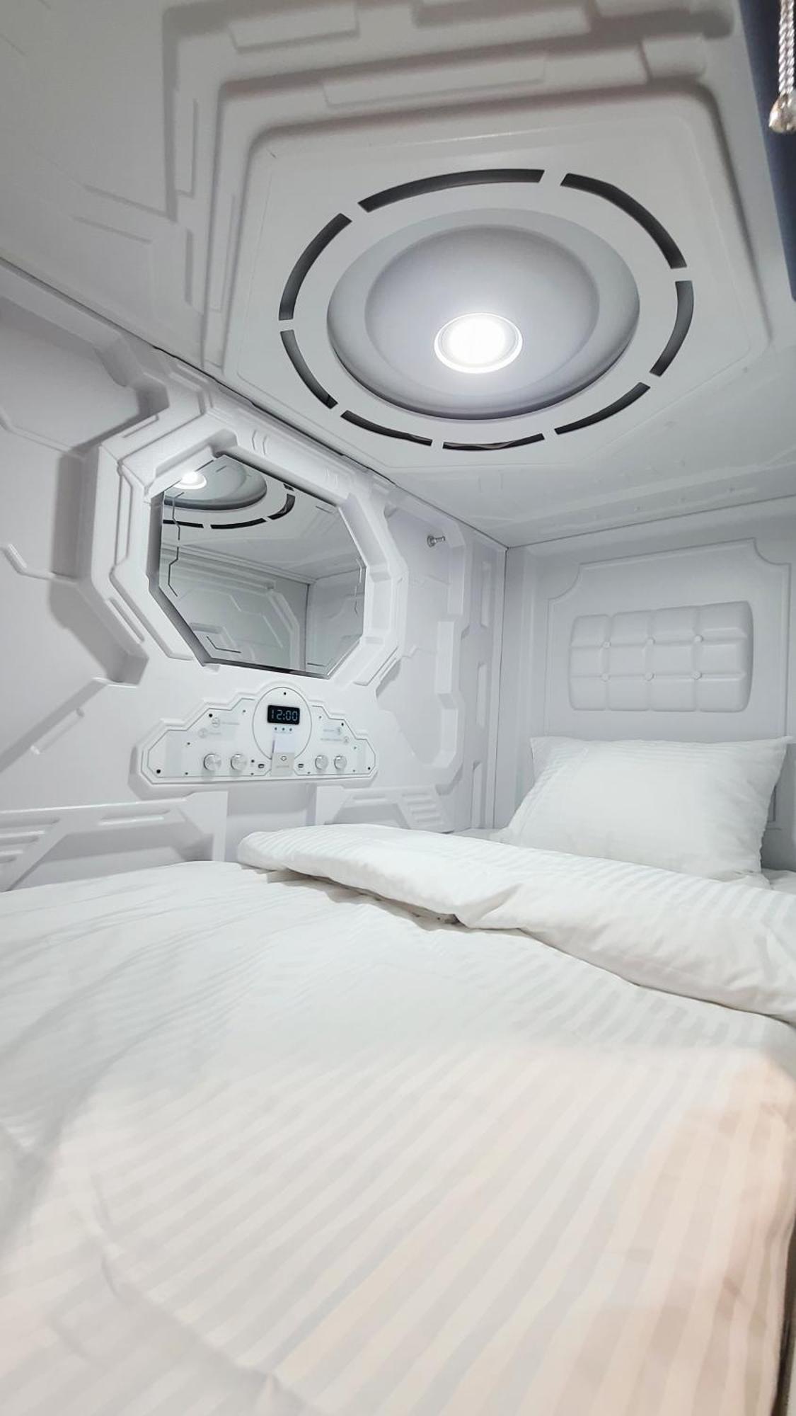 Capsula Hotel Erivan Exterior foto