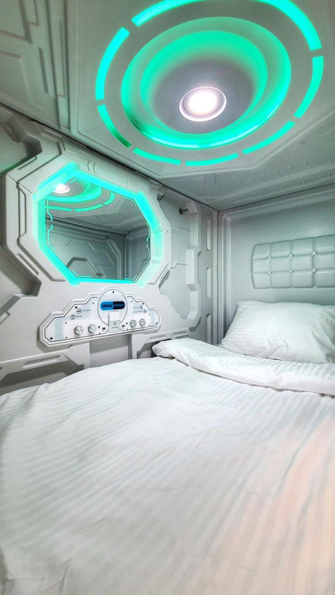 Capsula Hotel Erivan Exterior foto